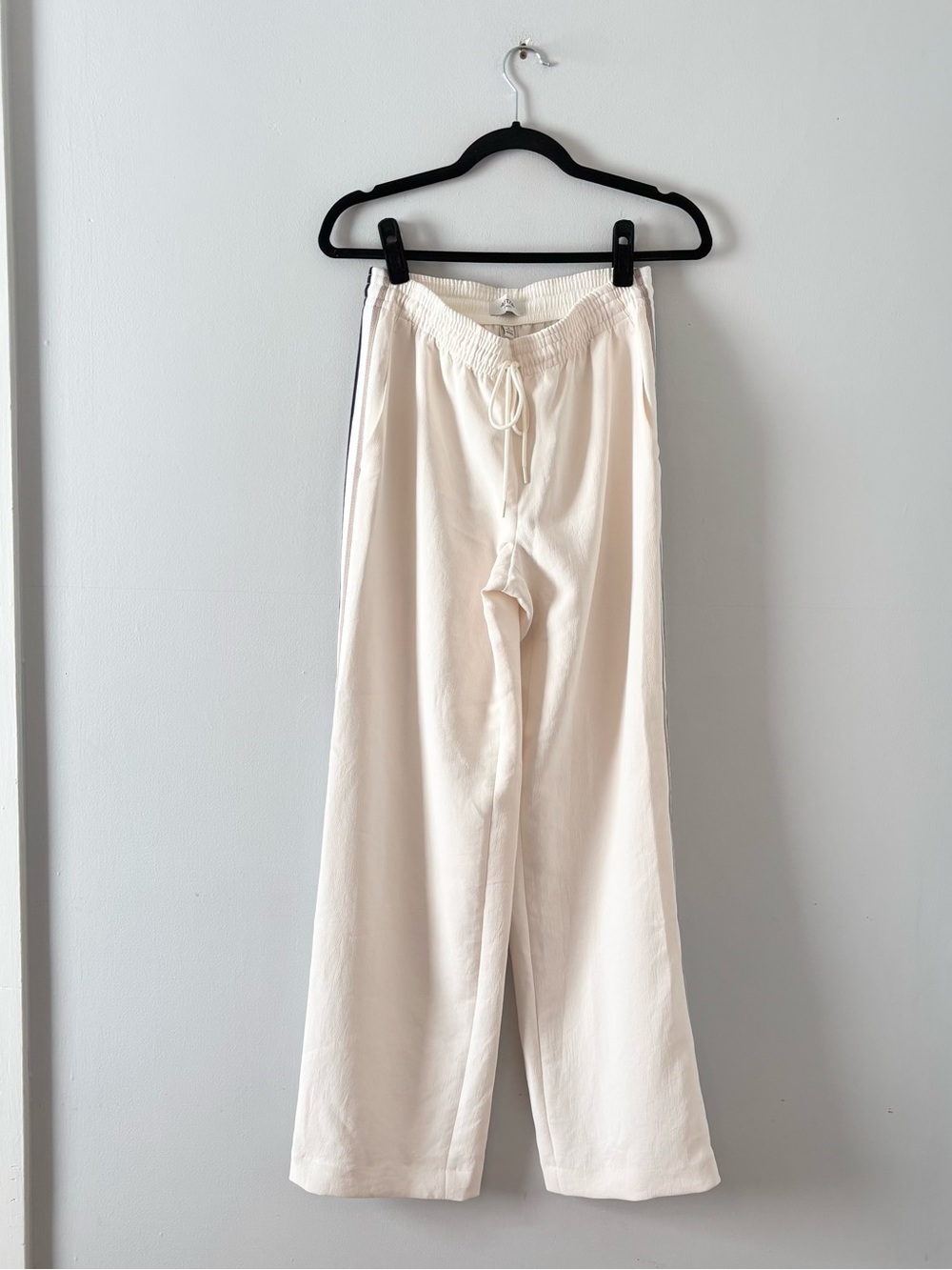 Aritzia Thesis Pant Crepette Mid-Rise Pull-On Relaxed Fit Straight Leg Bottoms